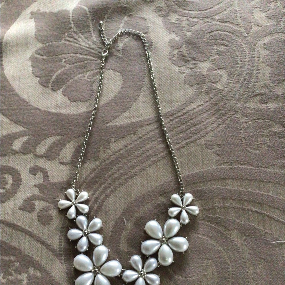 PEARL FLOWER & SILVER NECKLACE